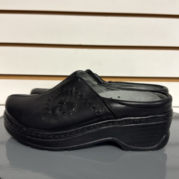 KLOGS PORTOFINO BLACK LEATHER SLIP RESISTANT PLATFORM CLOGS COMFORT FOOTBED SZ 7 - Picture 8 of 11